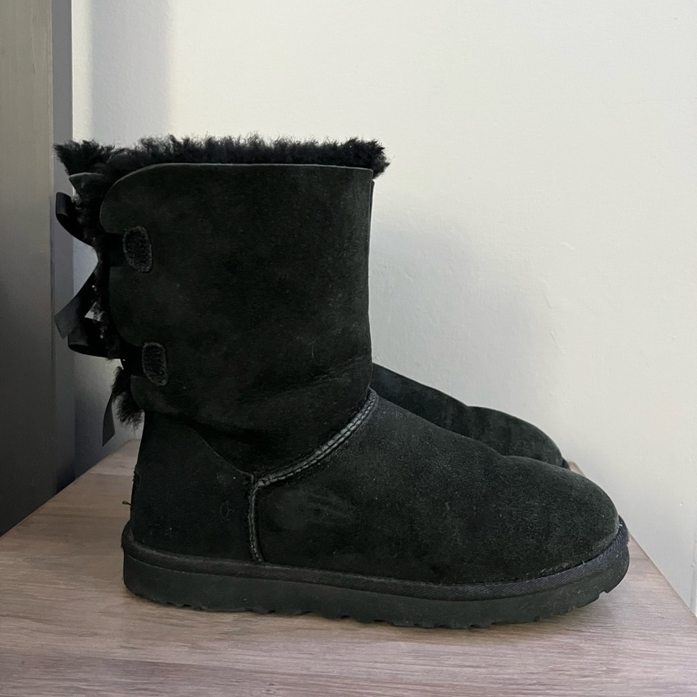 Black Bailey bow UGGs! Great condition!